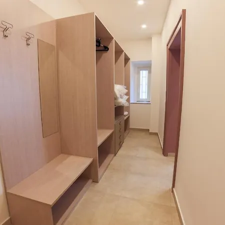 Dimora Museo Apartment